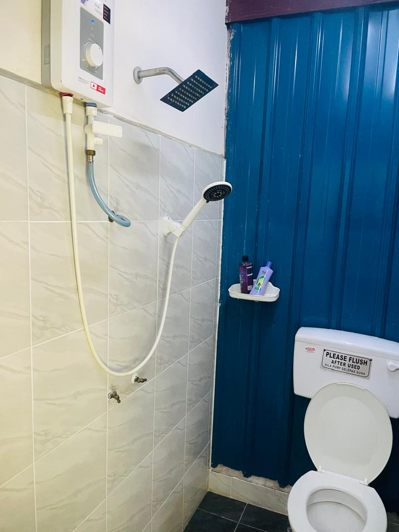 Queen Room interior — private bathroom
